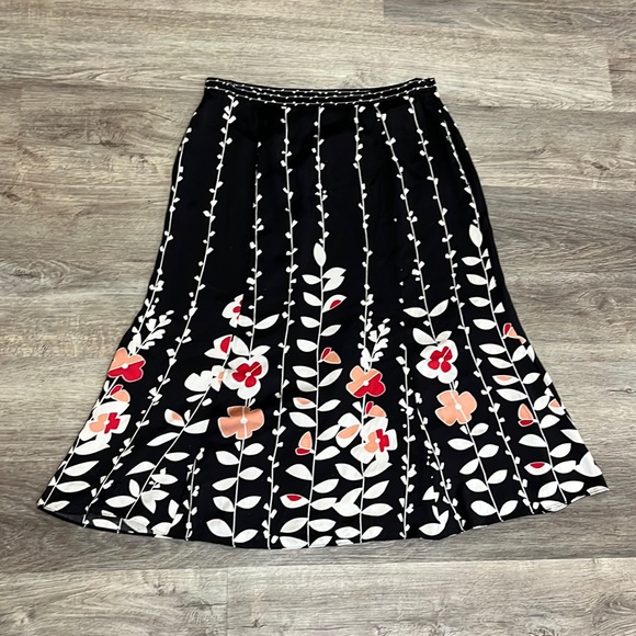 Talbots 100% Pure Silk Mid Length Skirt Black with Pattern Women’s Size 10 - Picture 1 of 12